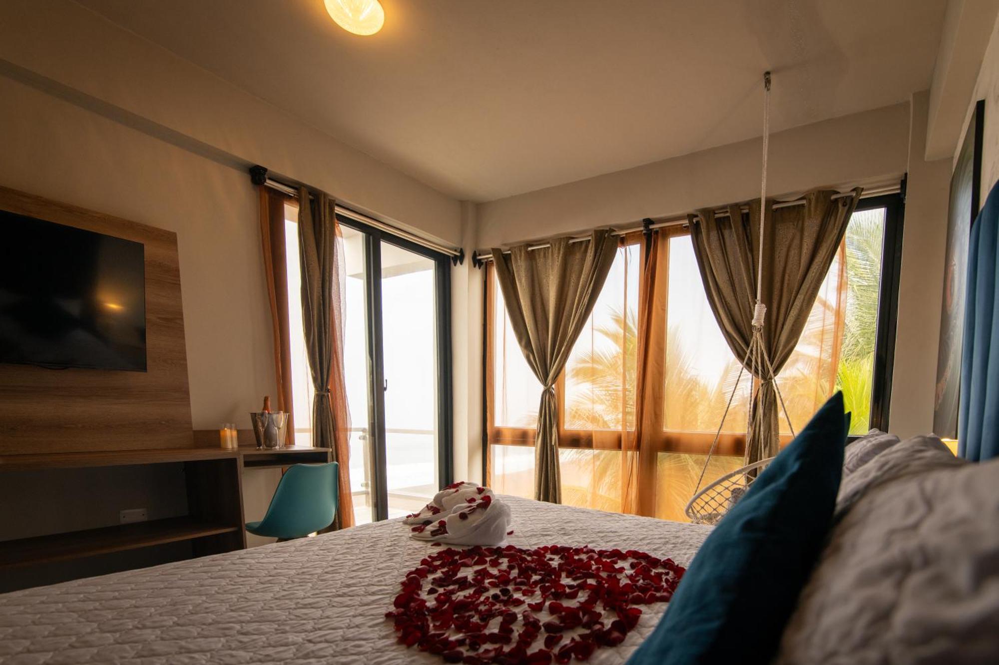 Hotel Playa Paraiso Monterrico Extérieur photo
